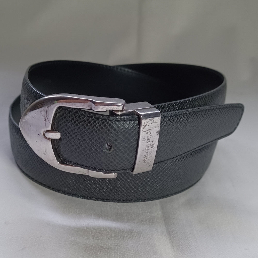 Louis Vuitton Taiga Leather Belt 36 (90)